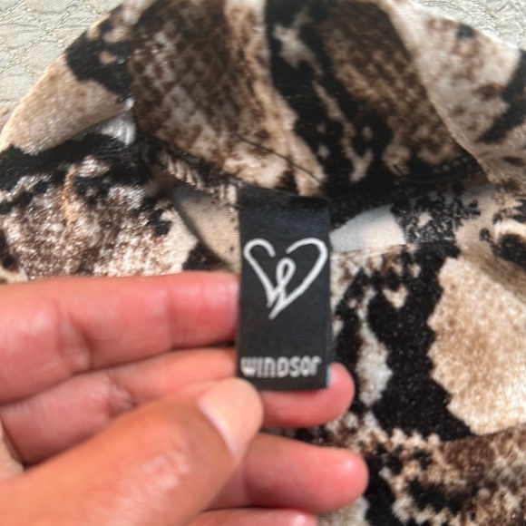 Windsor Black and Brown Bra with Reptile Pattern
Vintage - Picture 2 of 7